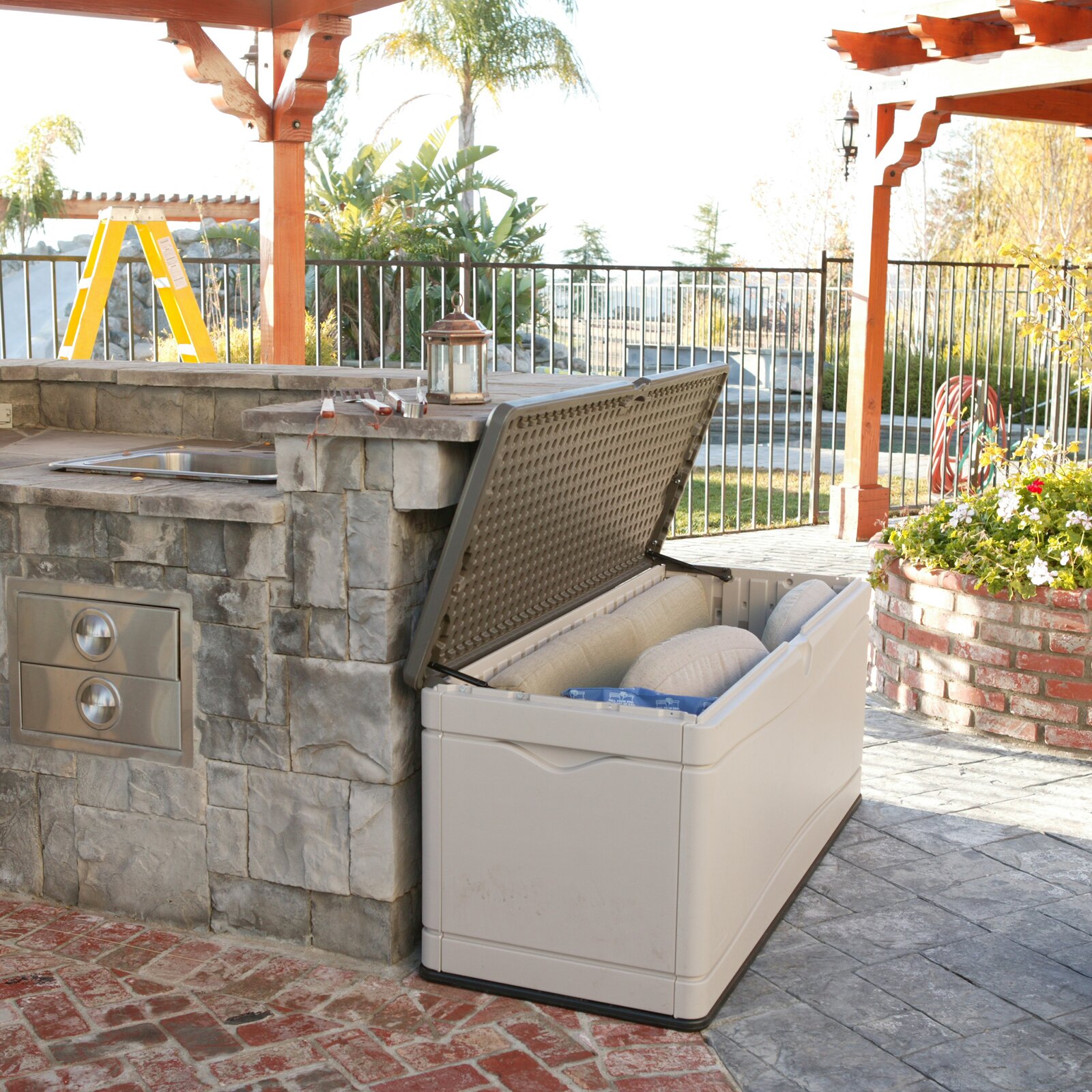 【Storage Shed】Lifetime 130 Gallons Gallon Water Resistant Plastic Lockable Deck Box