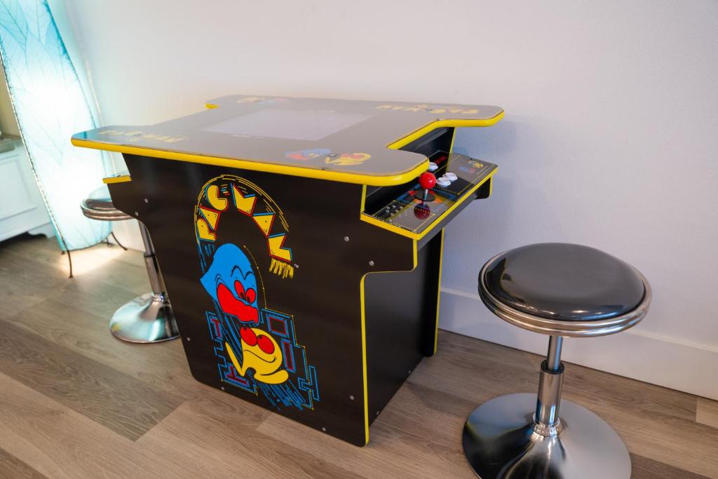 Arcade1Up PAC-MAN Head-to-Head Arcade Table with 12 Games
